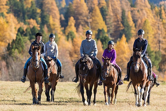 Ferien-Reitergruppe aus Davos im Engadin