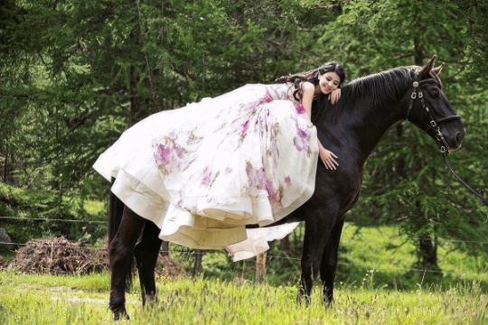 Hochzeits-Fotoshooting mit Pferd